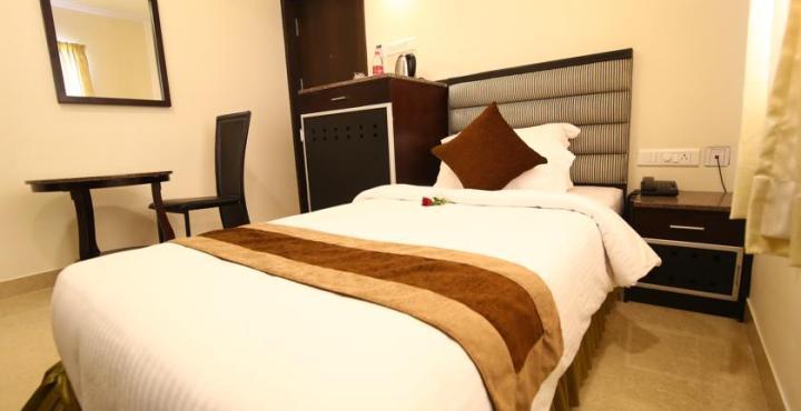 Hotel Southern Residency Kelambakkam Bagian luar foto