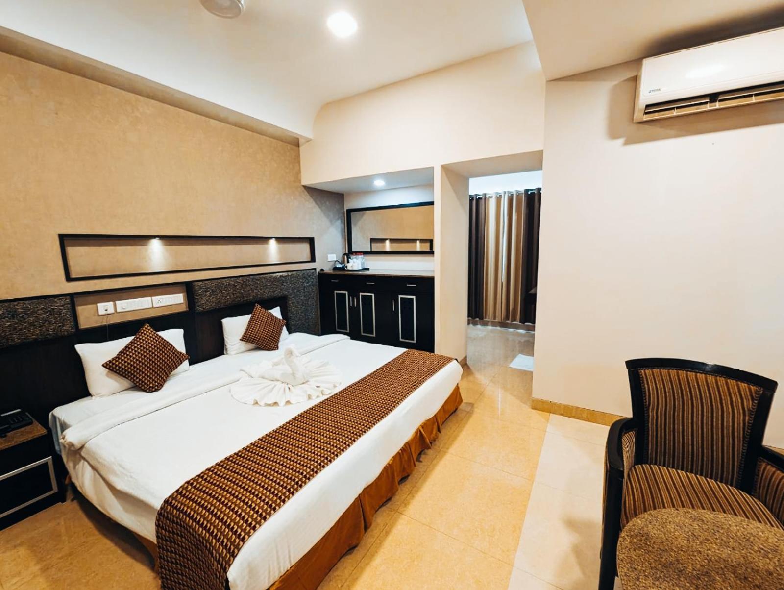 Hotel Southern Residency Kelambakkam Bagian luar foto
