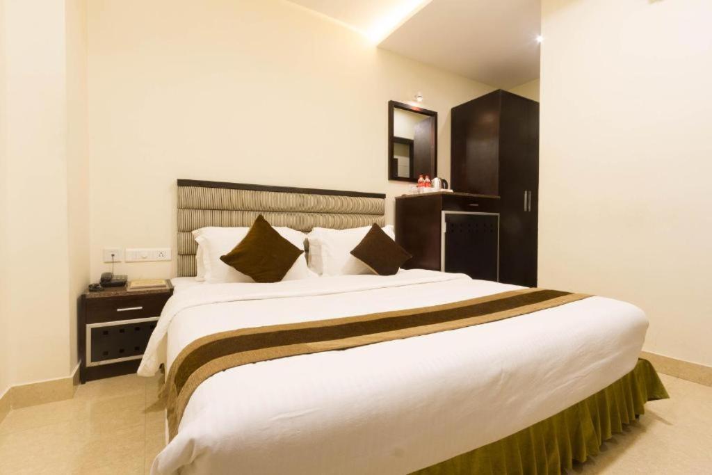Hotel Southern Residency Kelambakkam Bagian luar foto